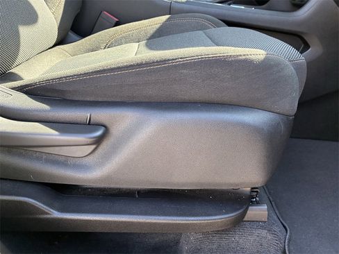 Used 2021 Chevrolet Traverse LS image 39