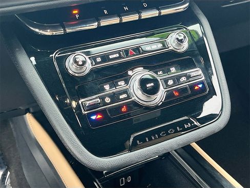 Used 2021 Lincoln Corsair Reserve image 16