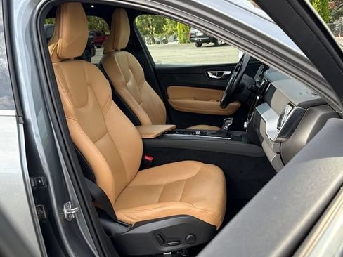 Used 2020 Volvo XC60 T5 Momentum w/ Protection Package AWD/4WD image 25