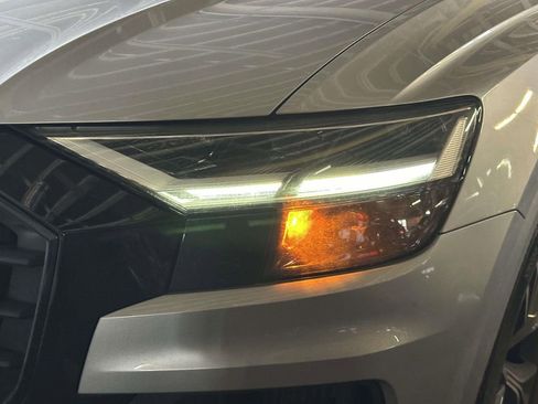 Used 2022 Audi Q8 Premium image 6