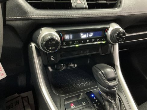 Used 2019 Toyota RAV4 LE image 16