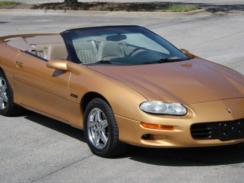 Used 1998 Chevrolet Camaro Z28 RWD image 22