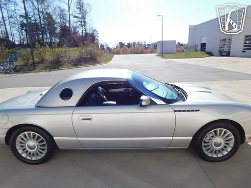 Used 2004 Ford Thunderbird image 32