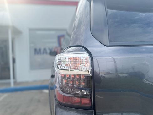 Used 2018 Toyota 4Runner SR5 image 28