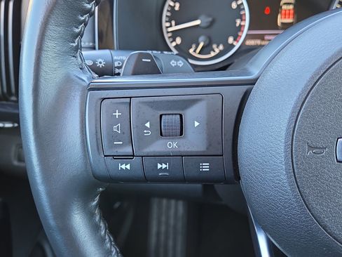 Used 2024 Nissan Pathfinder SV image 21