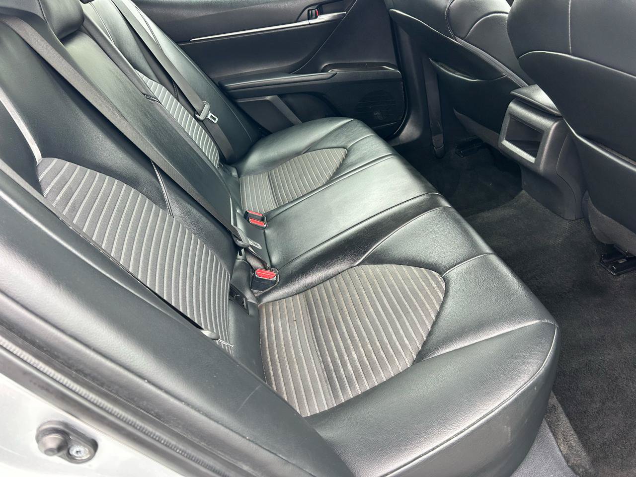 Used 2023 Toyota Camry SE FWD image 11