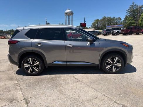 Used 2023 Nissan Rogue Platinum w/ Platinum Premium Package FWD image 5