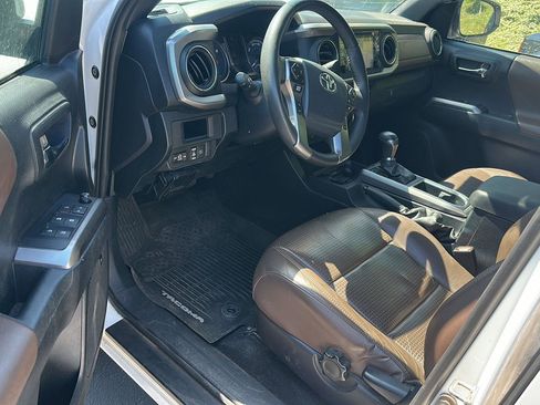 Used 2019 Toyota Tacoma Limited AWD/4WD image 9