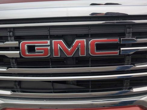 Used 2023 GMC Acadia SLE w/ Driver Convenience Package image 29