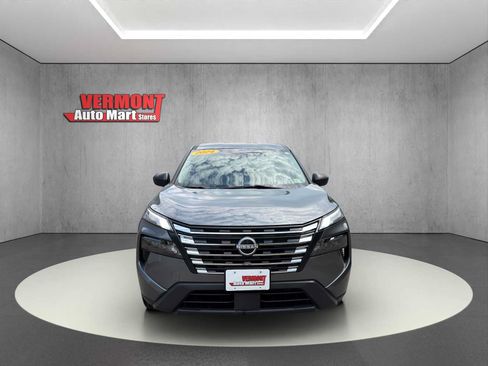 Used 2024 Nissan Rogue S AWD/4WD image 2