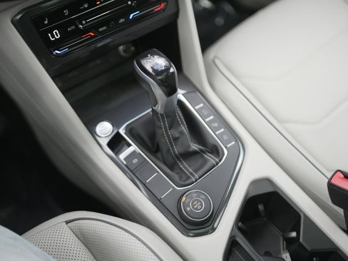 Certified 2022 Volkswagen Tiguan SEL R-Line image 15