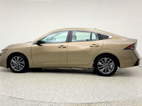 Used 2026 Nissan Sentra SL w/ Floor Mat Package FWD image 8
