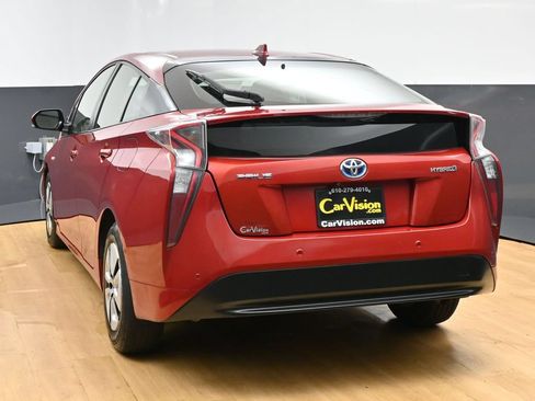 Used 2018 Toyota Prius Two w/ Prius Two Safety Plus Package FWD image 7