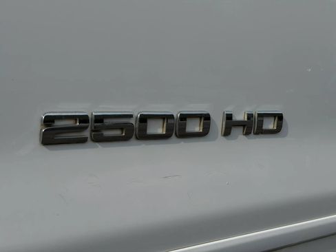 Used 2019 Chevrolet Silverado 2500 LT AWD/4WD image 13