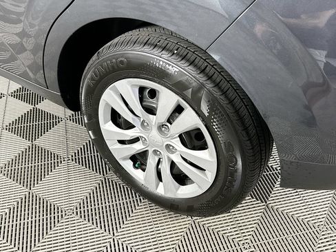 Used 2025 Kia Soul LX FWD image 34