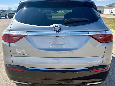 Used 2024 Buick Enclave Essence image 4