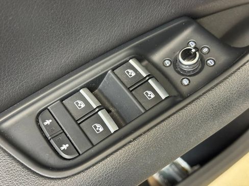 Used 2018 Audi Q7 2.0T Premium Plus AWD/4WD image 11