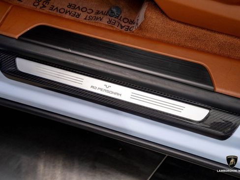 Used 2025 Lamborghini Urus SE image 21