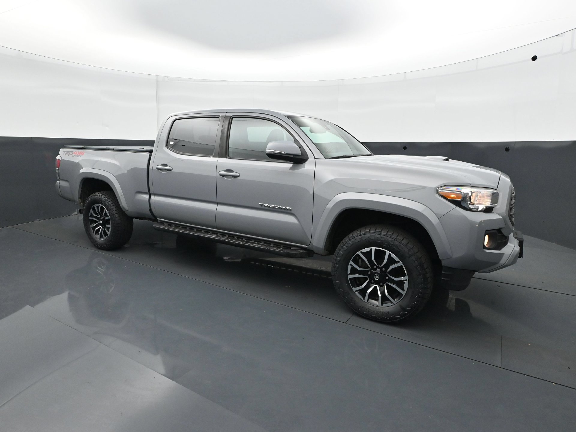 Used 2020 Toyota Tacoma TRD Sport AWD/4WD image 9