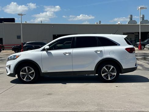 Used 2020 Kia Sorento AWD V6 image 3