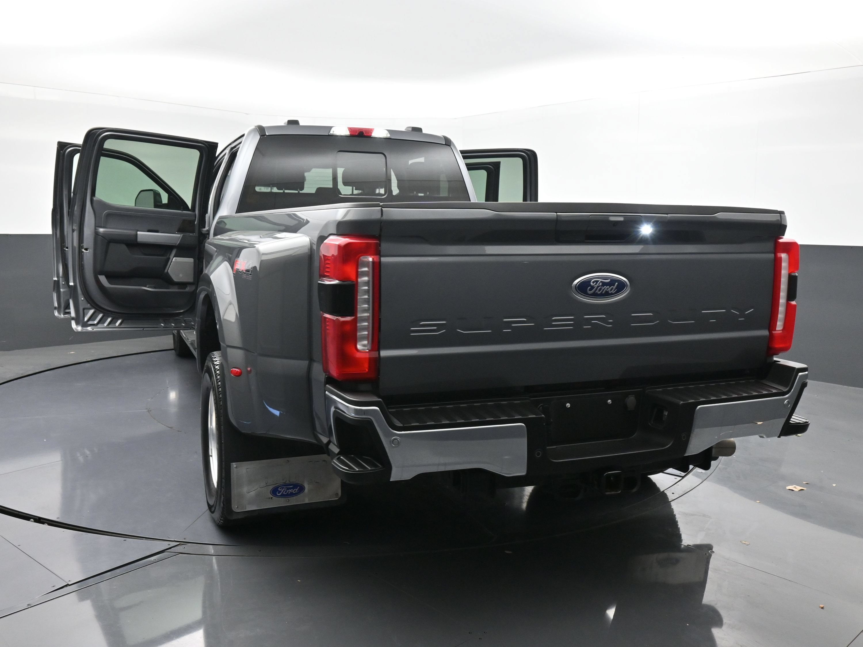 Used 2024 Ford F350 Lariat w/ FX4 Off-Road Package AWD/4WD image 43
