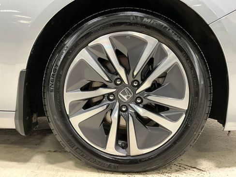 Used 2019 Honda Accord Touring image 11