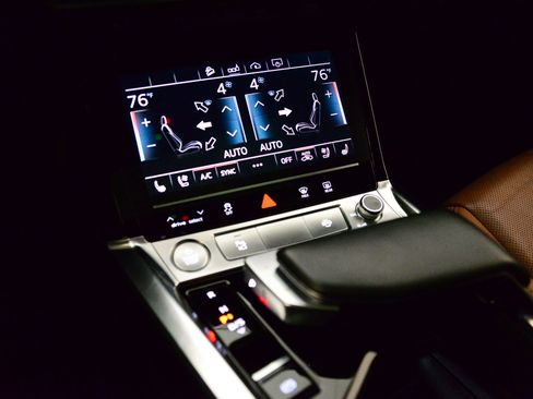 Used 2019 Audi e-tron Premium Plus image 30