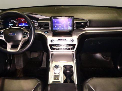 Used 2023 Ford Explorer XLT w/ Equipment Group 202A image 24