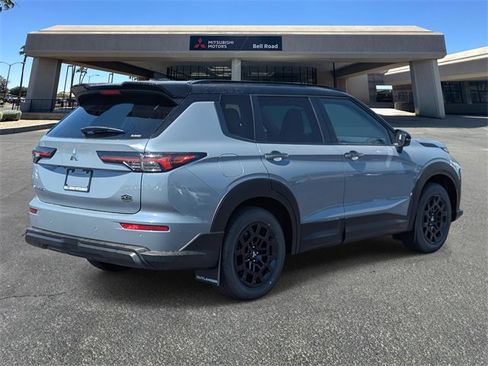 New 2025 Mitsubishi Outlander Trail Edition image 3