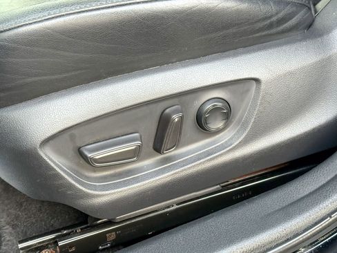 Used 2019 Toyota Avalon XLE image 16