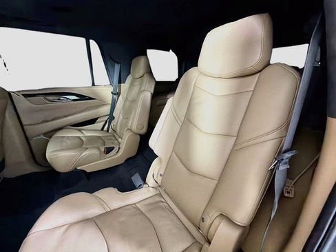 Used 2019 Cadillac Escalade Platinum AWD/4WD image 25