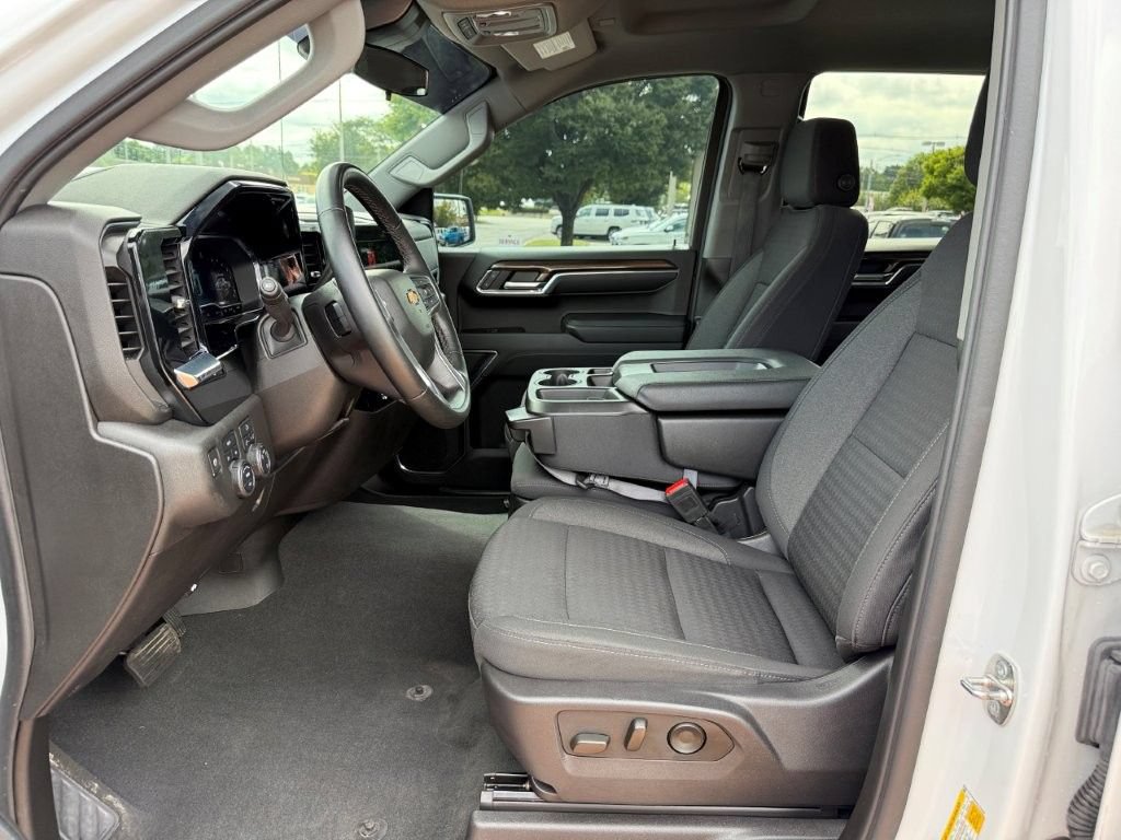 Used 2024 Chevrolet Silverado 1500 LT AWD/4WD image 14