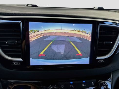 Used 2025 Chrysler Pacifica Select FWD image 15