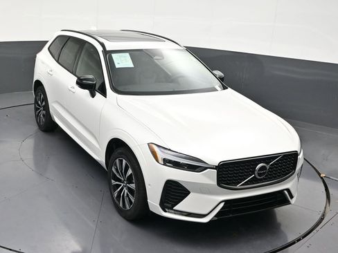 Used 2024 Volvo XC60 B5 Plus image 24