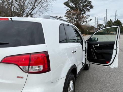 Used 2014 Kia Sorento LX image 14