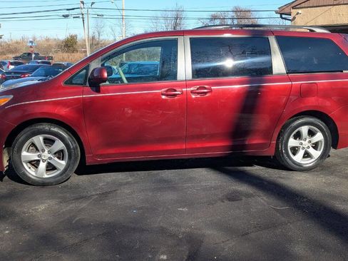 Used 2011 Toyota Sienna LE w/ Towing Pkg image 19