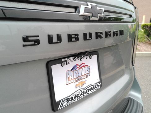 Certified 2023 Chevrolet Suburban Z71 w/ Luxury Package AWD/4WD image 35