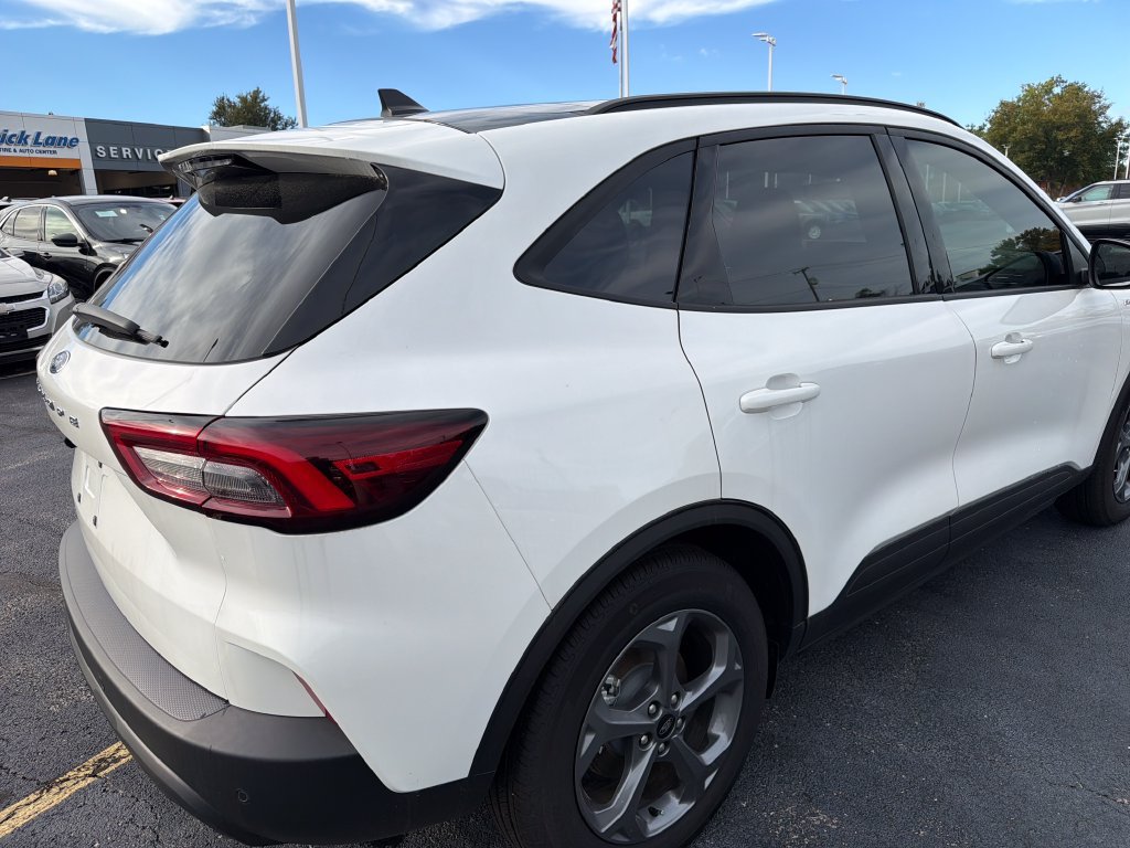 Used 2025 Ford Escape ST-Line w/ Tech Pack #1 FWD image 15