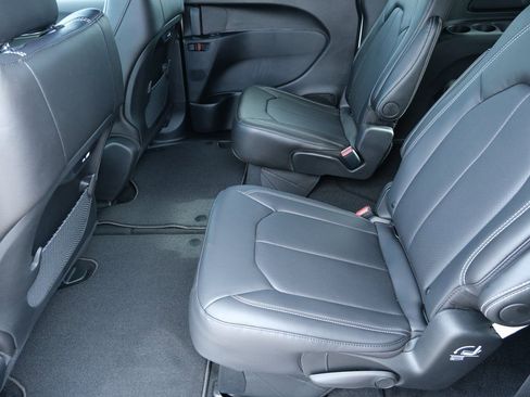 New 2026 Chrysler Pacifica Select image 26