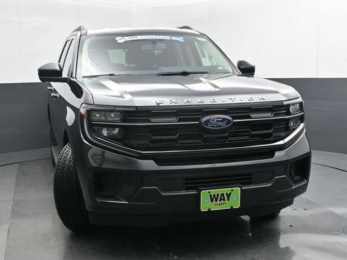 New 2025 Ford Expedition Active image 9