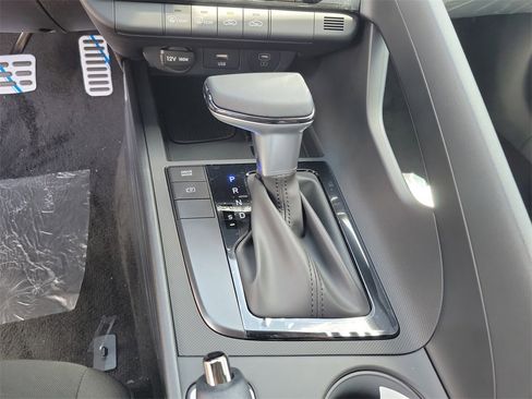 Certified 2025 Hyundai Elantra Sport image 25