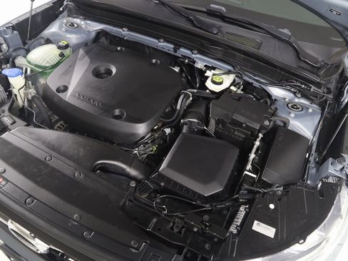 Used 2020 Volvo XC40 T5 R-Design image 19