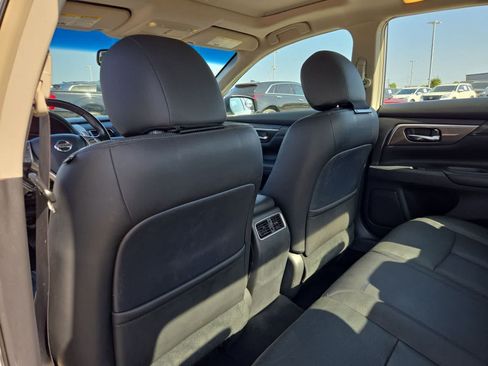 Used 2013 Nissan Altima 3.5 SL FWD image 16