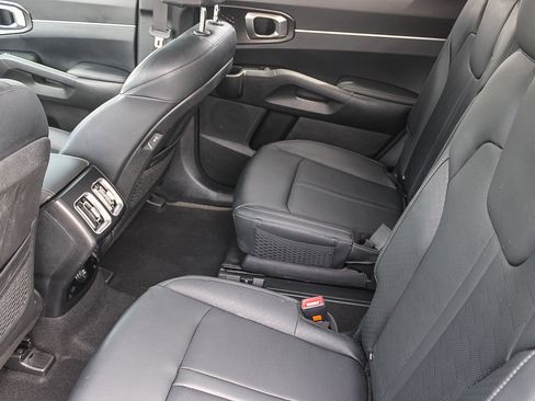 Used 2025 Kia Sorento EX AWD/4WD image 19