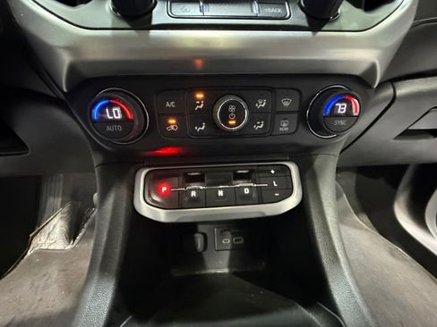 Used 2023 GMC Acadia SLT image 12