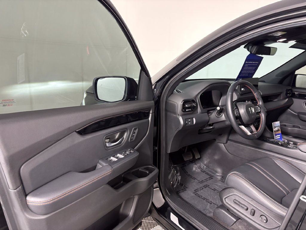 Used 2025 Honda Pilot TrailSport image 11