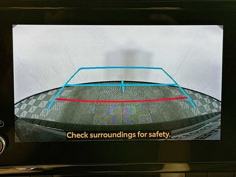 Used 2024 Toyota Highlander XLE FWD image 14