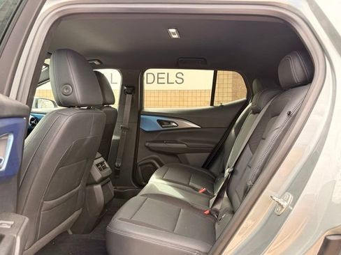Used 2024 Chevrolet Equinox EV LT FWD image 17