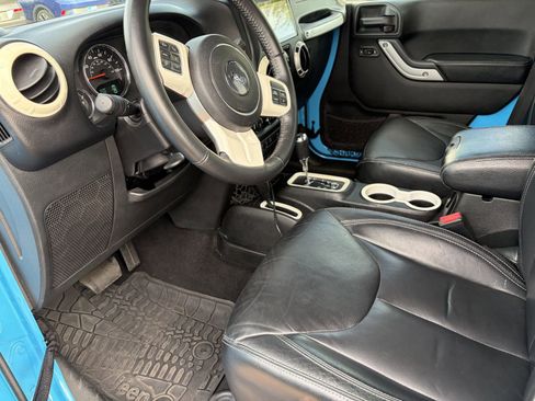 Used 2017 Jeep Wrangler Unlimited Sahara w/ Quick Order Package 24E Chief AWD/4WD image 11