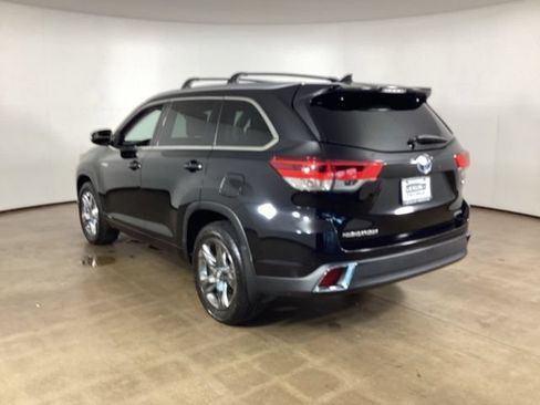 Used 2017 Toyota Highlander Limited Platinum AWD/4WD image 6